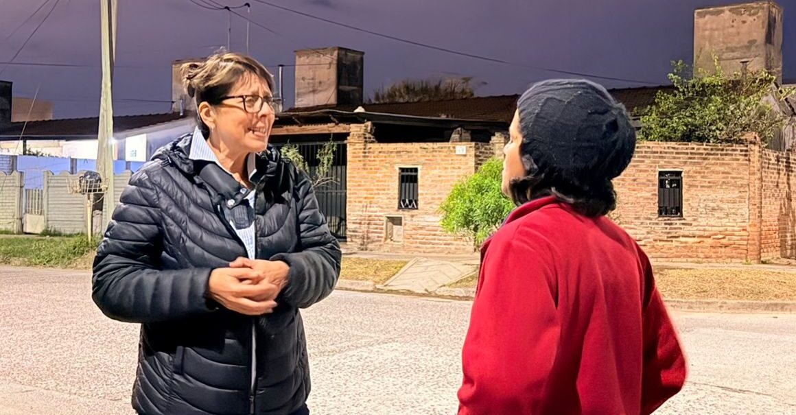 Cecilia Neme recorrió el barrio Siglo XXI y visibilizó reclamos por inseguridad y falta de iluminación