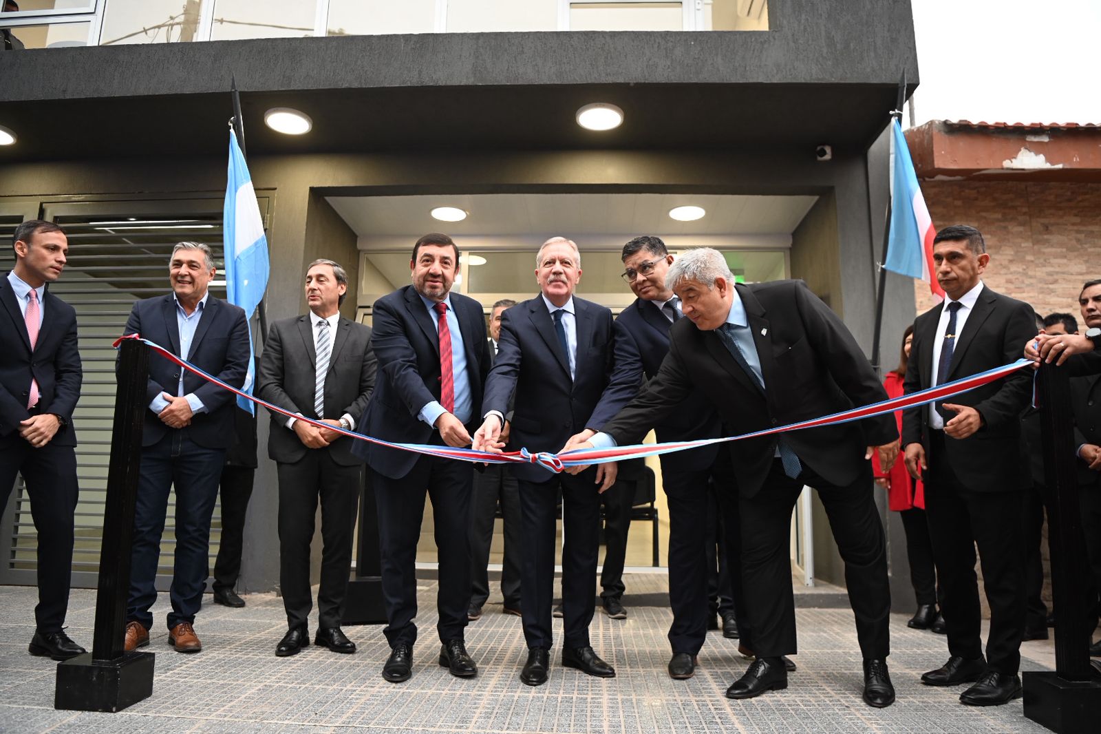 EL GOBERNADOR ELÍAS SUÁREZ INAUGURÓ EL MODERNO EDIFICIO DE LA COMISARÍA N° 13 EN LA BANDA