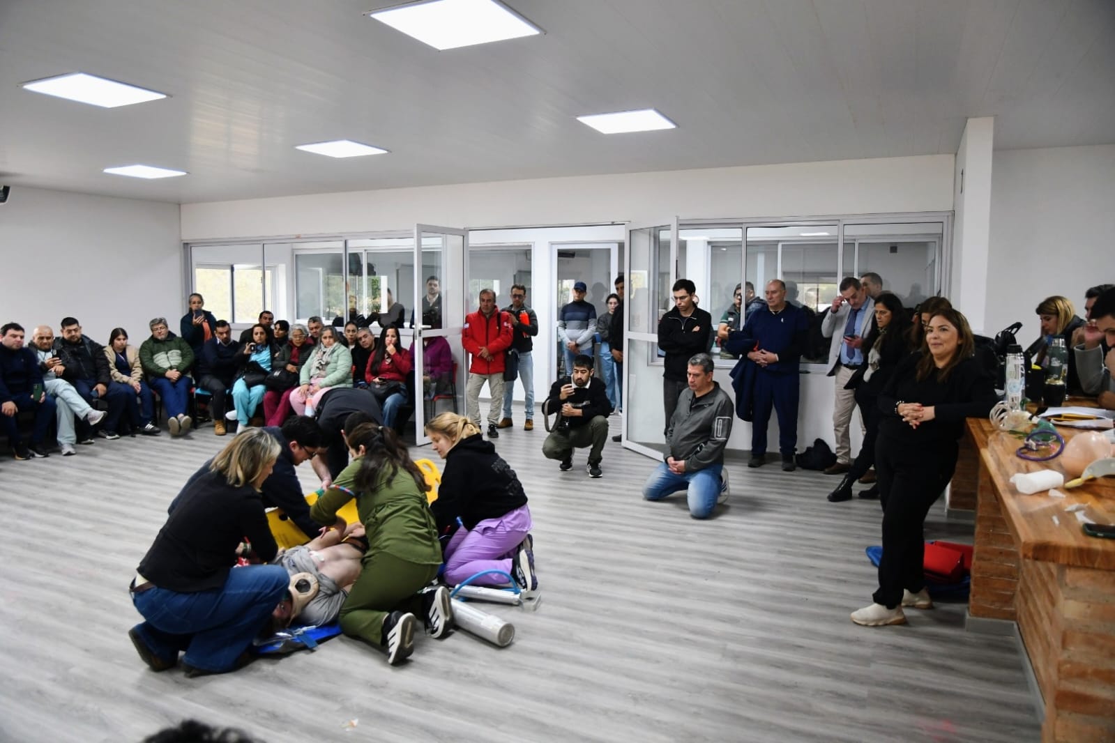 PROFESIONALES DE TODA LA PROVINCIA PARTICIPARON DE UNA INEDITA JORNADA DE AEROEVACUACION MEDICA EN EL AEROPUERTO “MADRE DE CIUDADES”