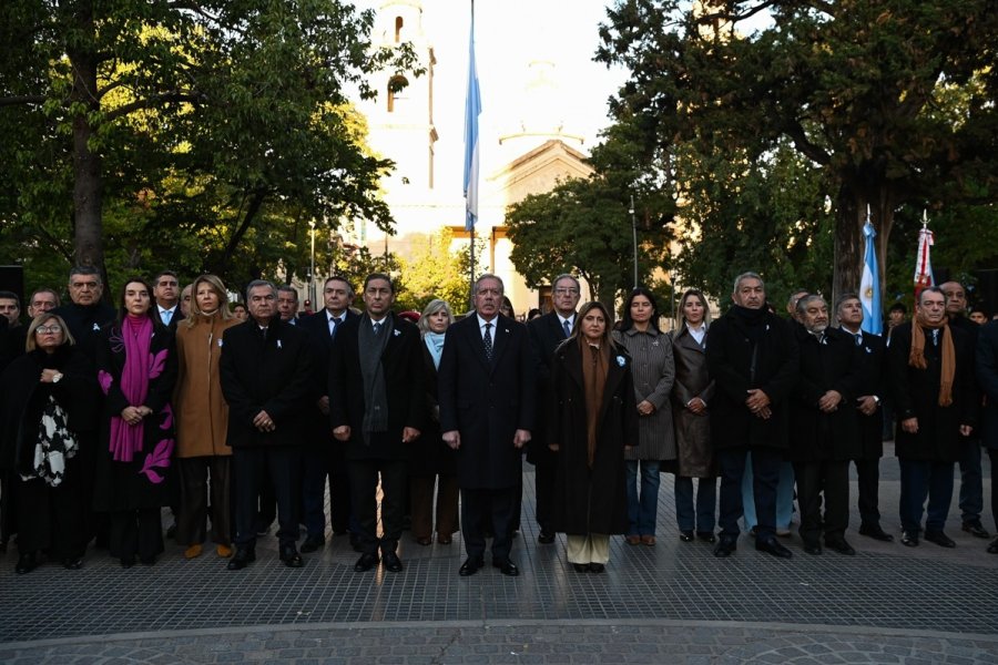 El gobernador Elías Suárez participó del acto por el Día de la Bandera