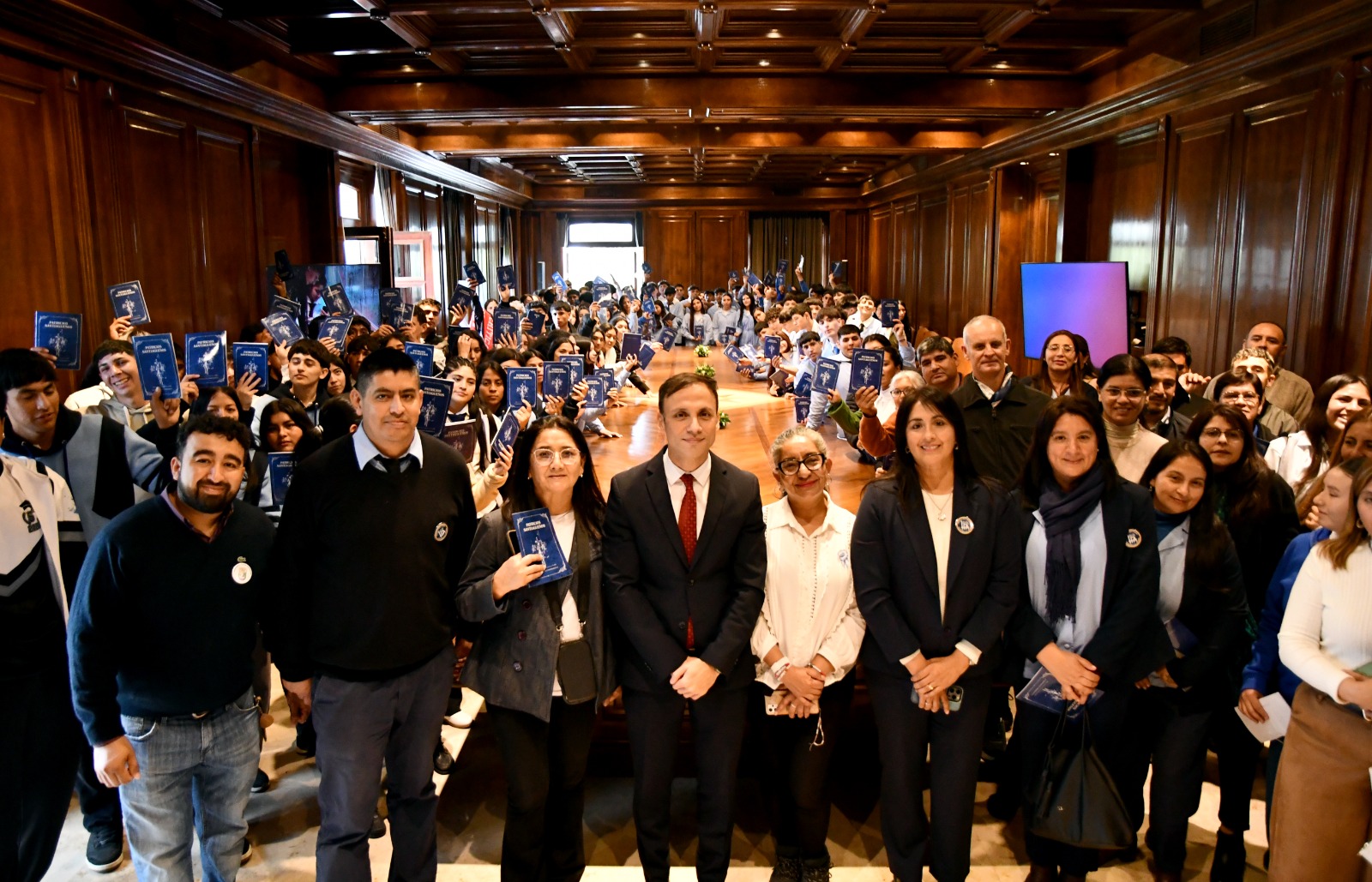 ESTUDIANTES DE LOS DEPARTAMENTOS LORETO, AGUIRRE Y MITRE VIVIERON UNA GRATA EXPERIENCIA EN CASA DE GOBIERNO