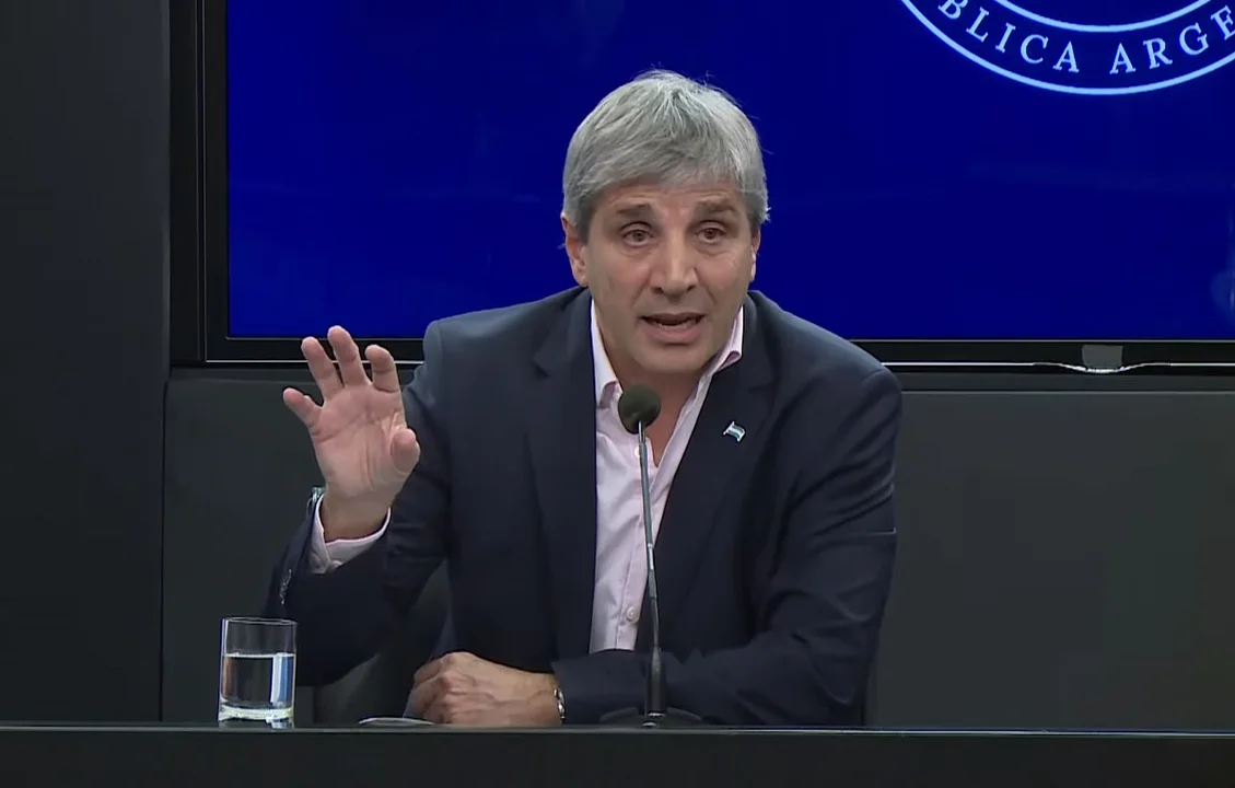 Caputo señaló que hay bancos que ofrecen refinanciar deudas de morosos a 25%