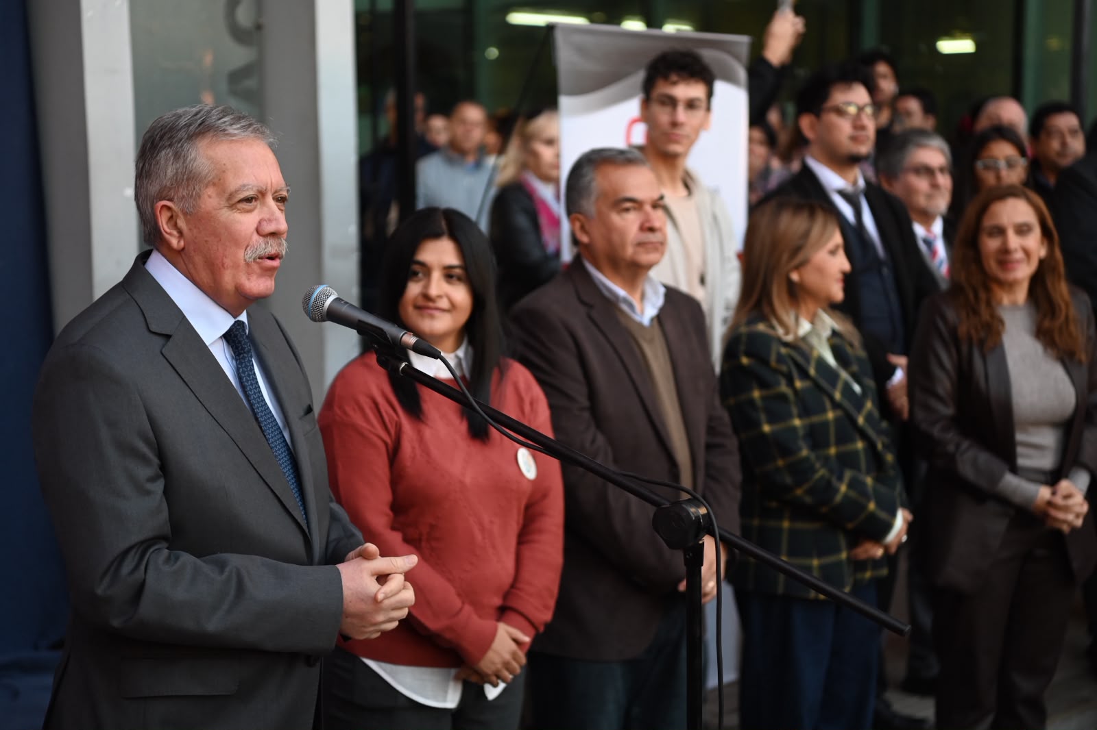 El gobernador elías suárez participó de la apertura de la 1° muestra anual del instituto superior de bellas artes «juan yaparí»