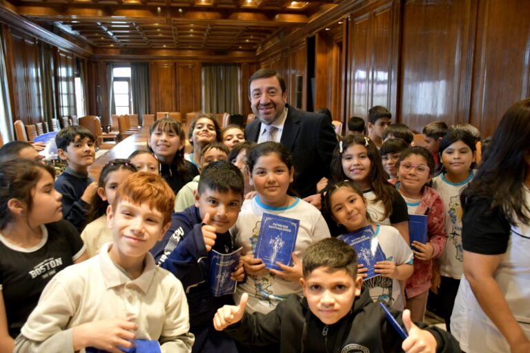 Estudiantes de cuatro establecimientos educativos conocieron Casa de Gobierno