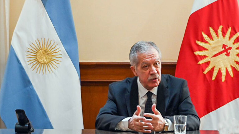 Elías Suárez anunció el cronograma de pagos de sueldos, aguinaldo y bono de fin de año