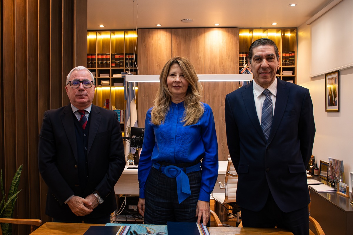 El ministerio de justicia y la UCSE firmaron un convenio para capacitar en mediación penal juvenil y práctica restaurativas